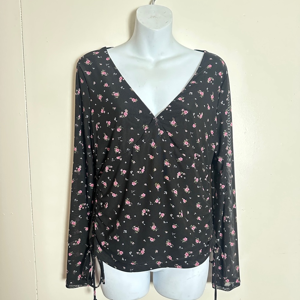 Floral V-Neck Long Sleeve Top - Black